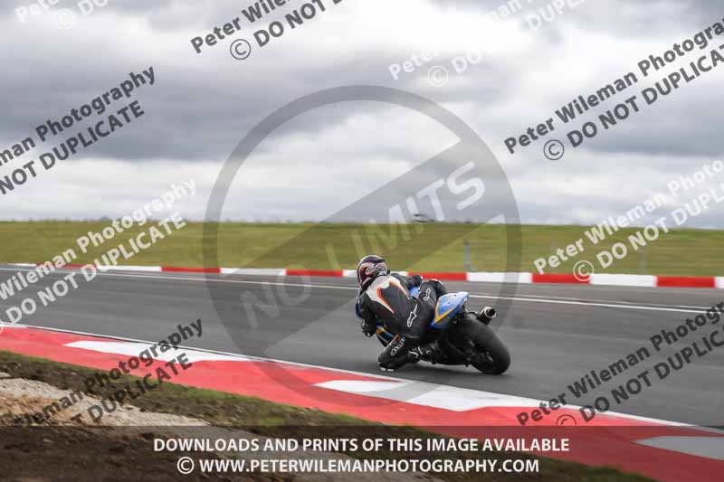 cadwell no limits trackday;cadwell park;cadwell park photographs;cadwell trackday photographs;enduro digital images;event digital images;eventdigitalimages;navarra;no limits trackdays;peter wileman photography;racing digital images;trackday digital images;trackday photos